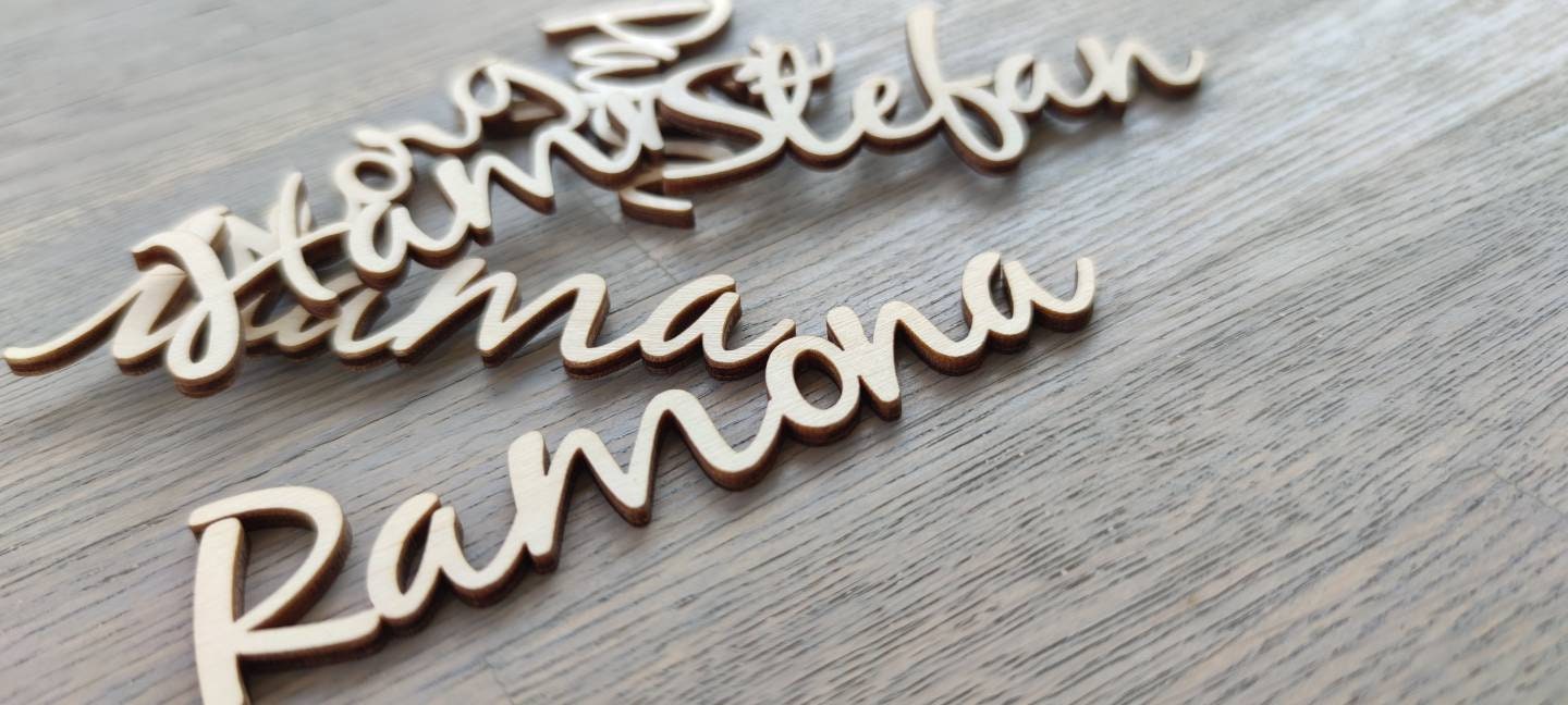 Platzkarten Schriftzug | Namenskärtchen | Gastgeschenk - Personalisierte Geschenke | Geschenkhaltig