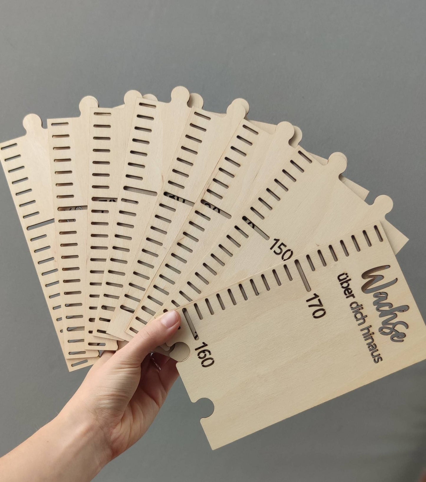 Personalisierte Messlatte Holz - Personalisierte Geschenke | Geschenkhaltig