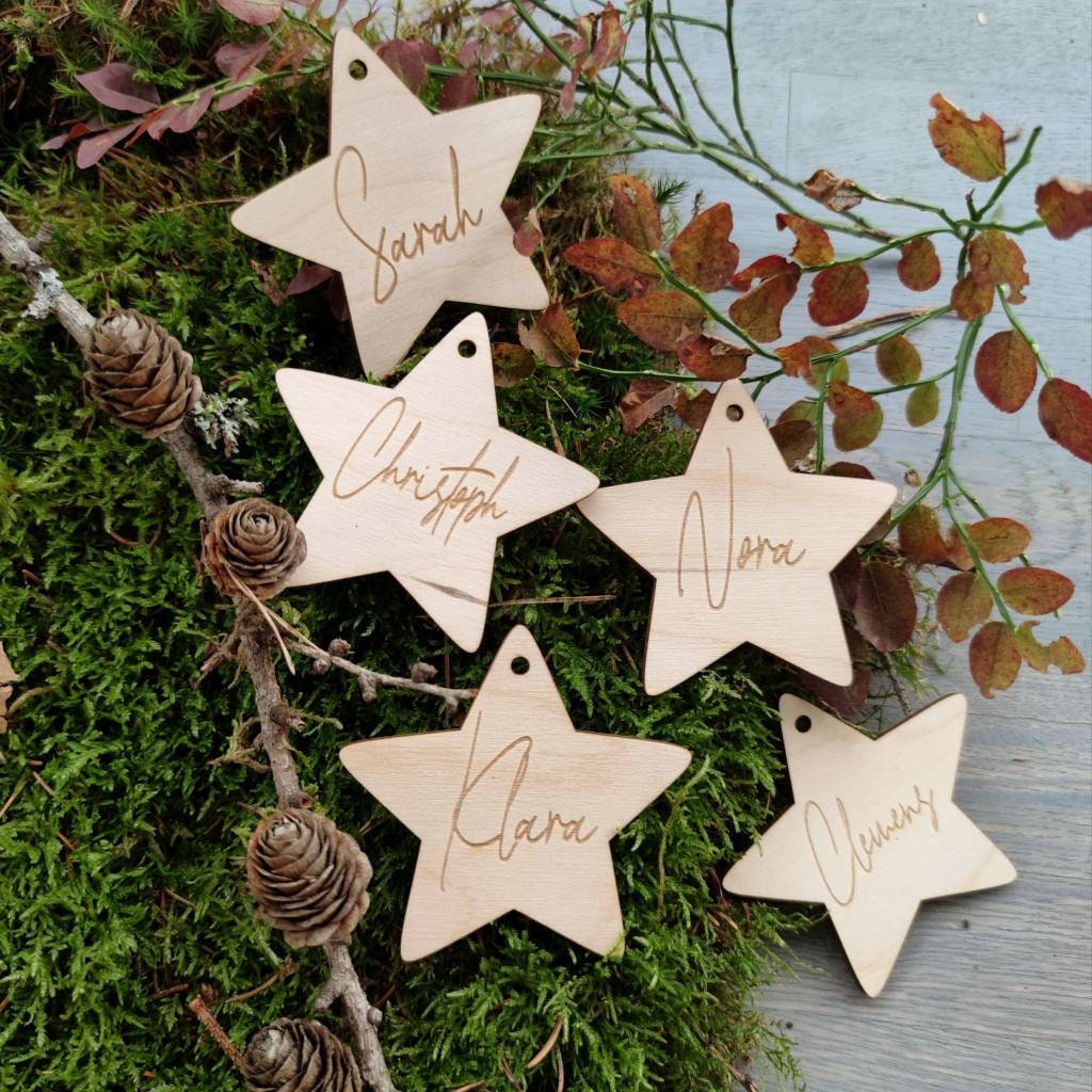 Weihnachtsstern mit Name | Holzstern - Personalisierte Geschenke | Geschenkhaltig