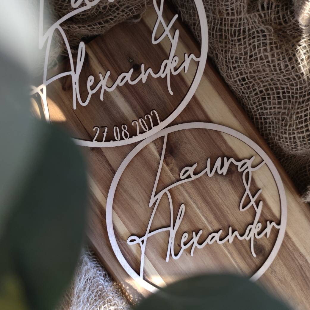Hochzeitsgeschenk | Holzschild personalisiert mit zwei Namen und Datum - Personalisierte Geschenke | Geschenkhaltig
