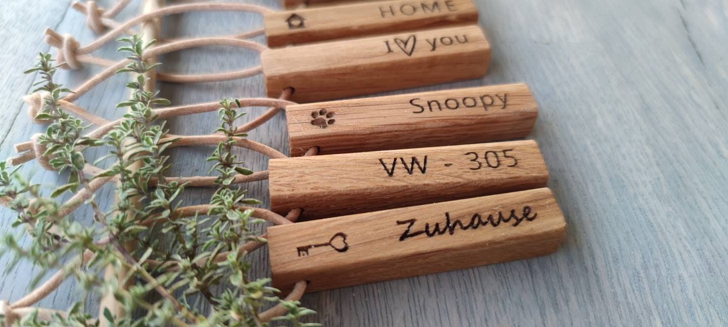Schlüsselanhänger | personalisiert | Eiche massiv - Geschenkhaltig | personalisierte Geschenke