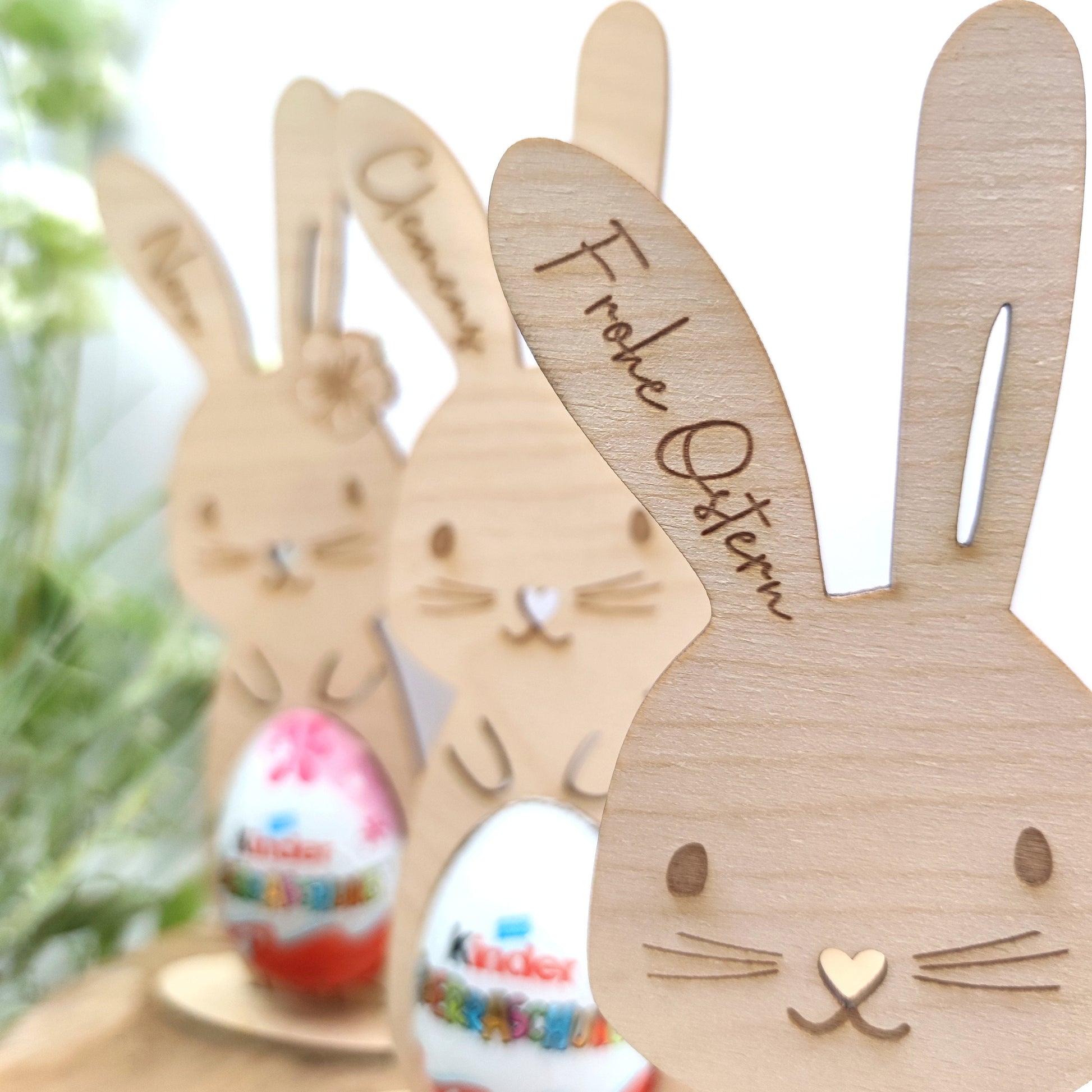 Ostergeschenk Kinder, Hase mit Ü-Ei, Ostergeschenk personalisiert, Überraschungsei Halter - Personalisierte Geschenke | Geschenkhaltig